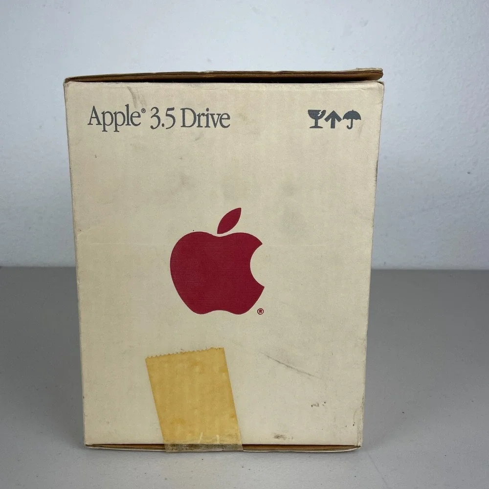 Apple 3.5 Drive A9M0106 floppy disk disc box only 1983